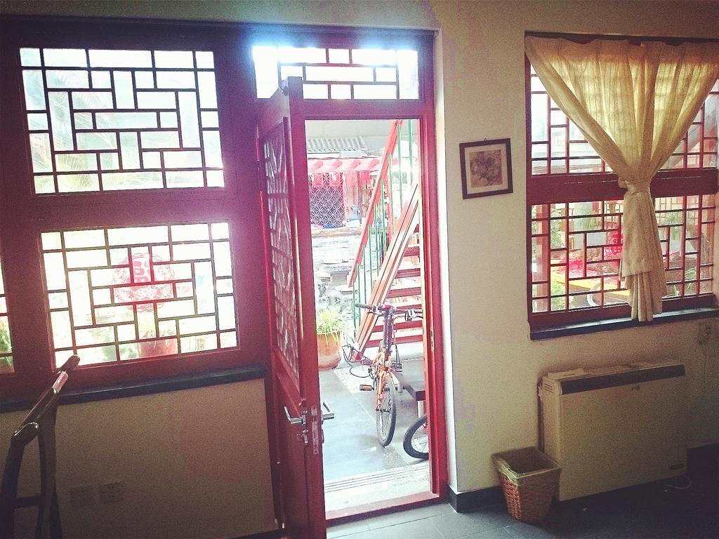 Templeside Deluxe Hutong Hotel Пекин Стая снимка