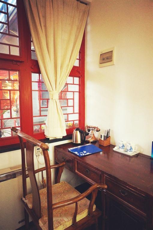 Templeside Deluxe Hutong Hotel Пекин Стая снимка