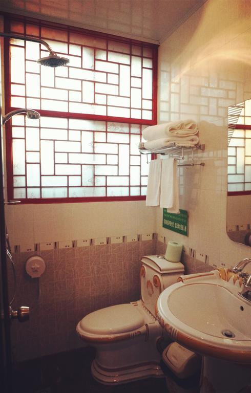 Templeside Deluxe Hutong Hotel Пекин Стая снимка